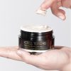 Υφή κρέμας Medi-Peel Cell Toxing Dermajours που δείχνει πλούσια αλλά απαλή σύσταση για σύσφιξη επιδερμίδας